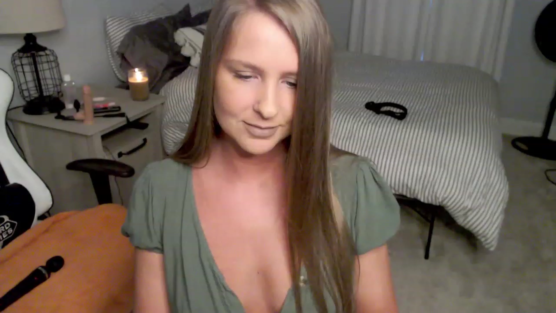 Gallery image thumbnail from HufflepuffHoe's myfreecams stream on, 02/13/2023, 19:32 image 6 of 20
