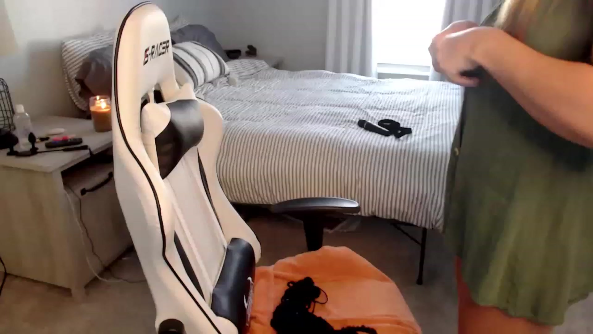 Gallery image thumbnail from HufflepuffHoe's myfreecams stream on, 02/13/2023, 21:10 image 12 of 20