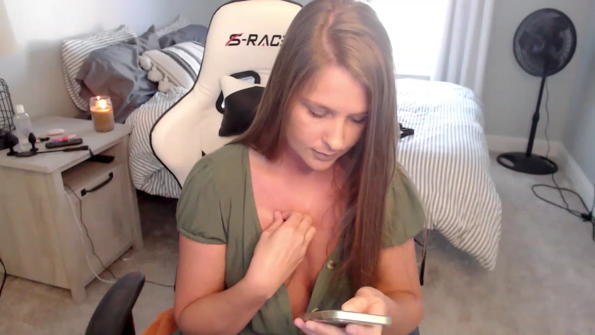 Gallery image thumbnail from HufflepuffHoe's myfreecams stream on, 02/13/2023, 21:10 image 6 of 20