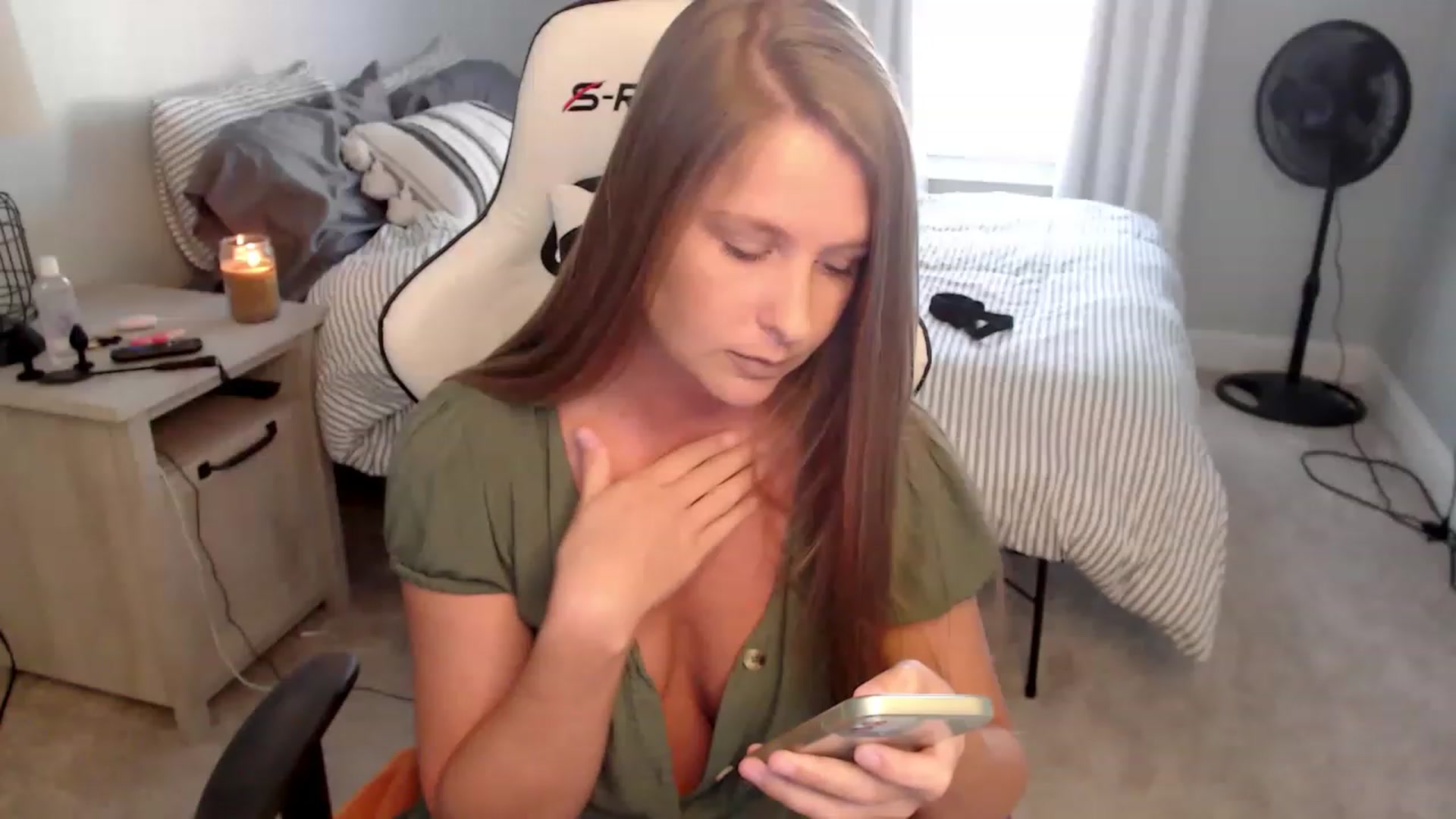 Gallery image thumbnail from HufflepuffHoe's myfreecams stream on, 02/13/2023, 21:10 image 8 of 20