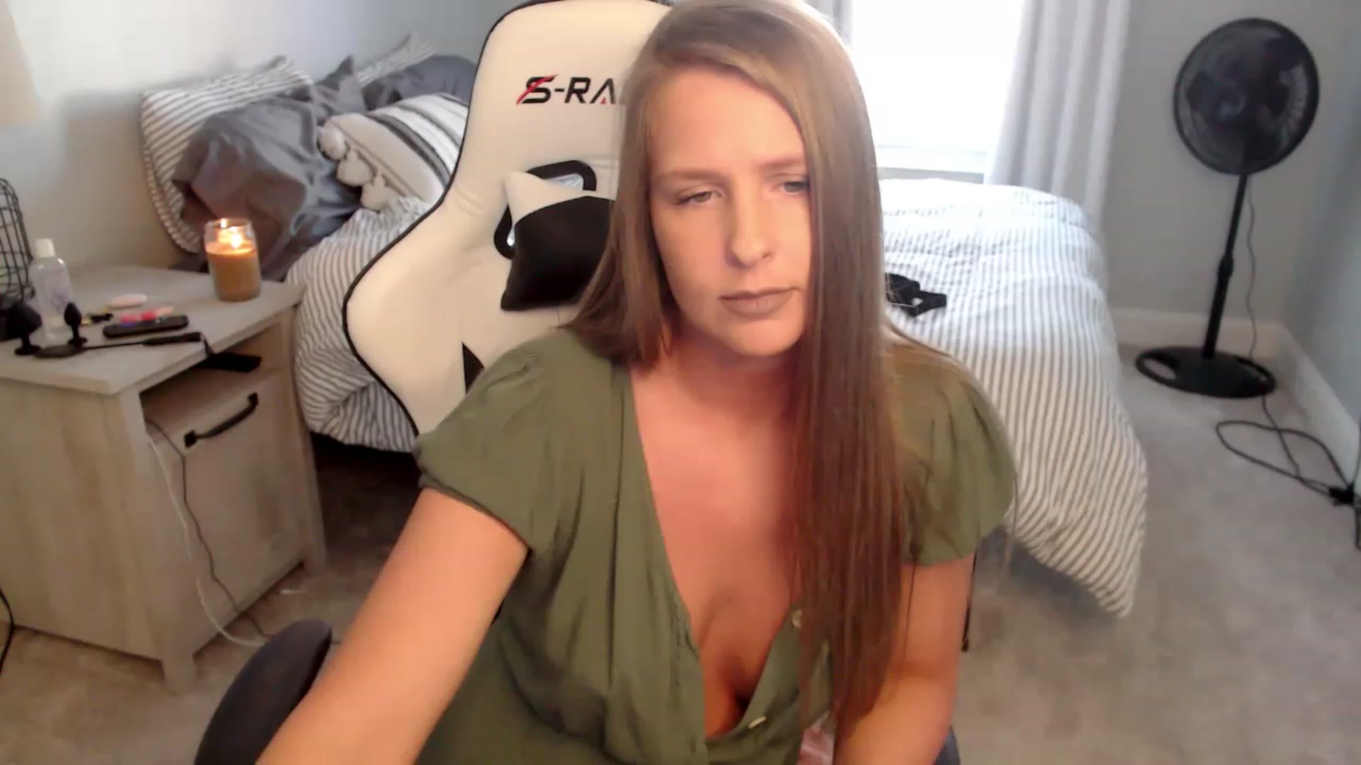 Gallery image thumbnail from HufflepuffHoe's myfreecams stream on, 02/13/2023, 21:10 image 5 of 20