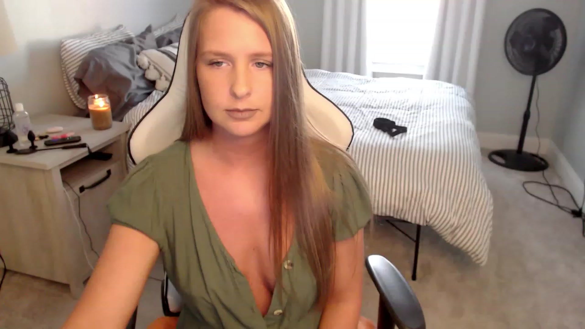 Gallery image thumbnail from HufflepuffHoe's myfreecams stream on, 02/13/2023, 21:10 image 1 of 20