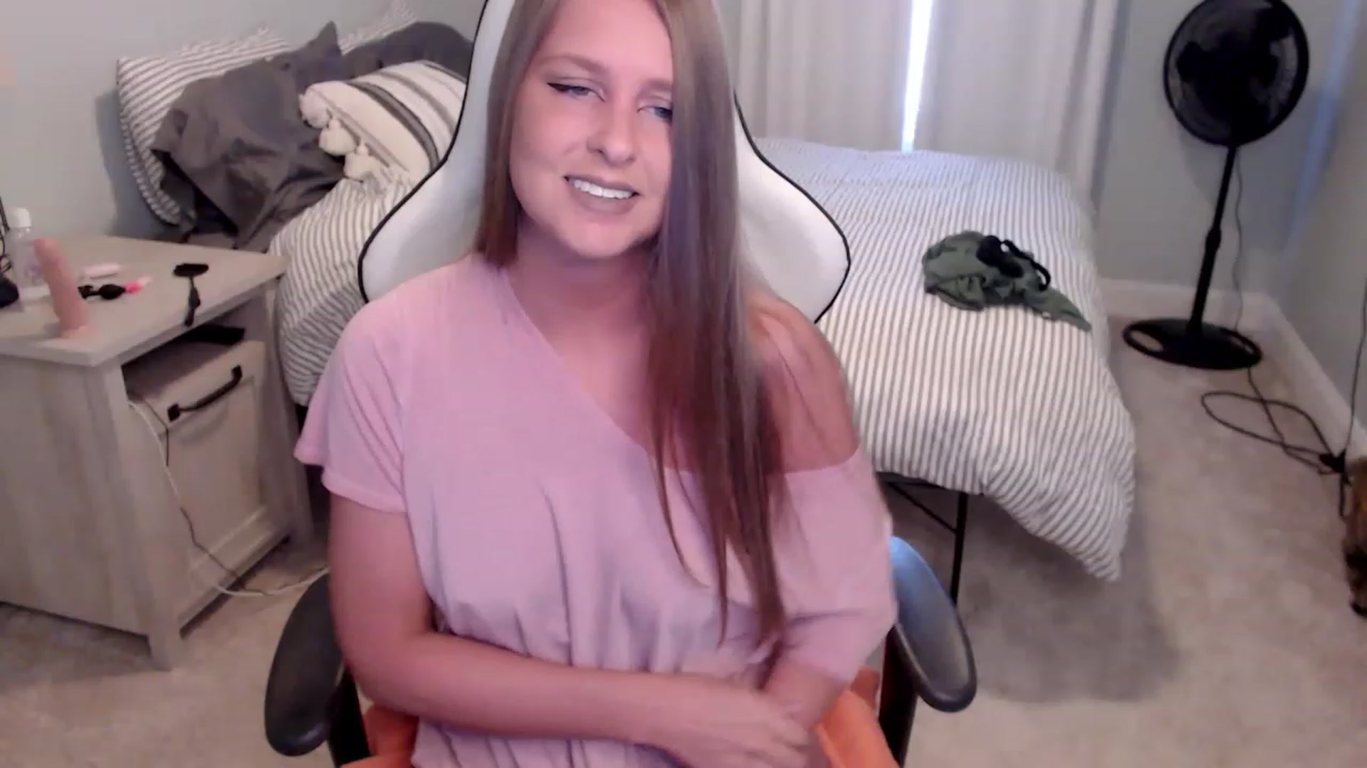 Gallery image thumbnail from HufflepuffHoe's myfreecams stream on, 02/15/2023, 17:52 image 3 of 20