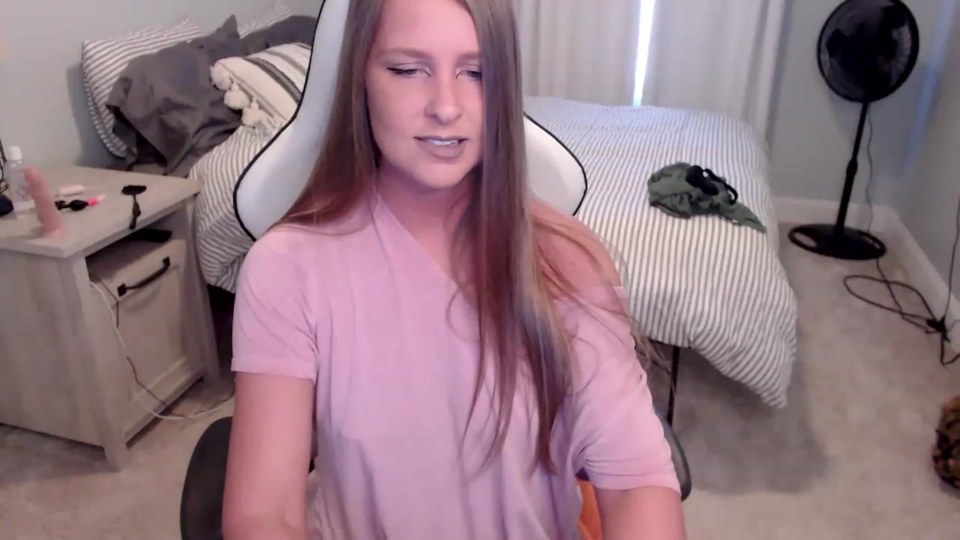 Gallery image thumbnail from HufflepuffHoe's myfreecams stream on, 02/15/2023, 17:52 image 8 of 20