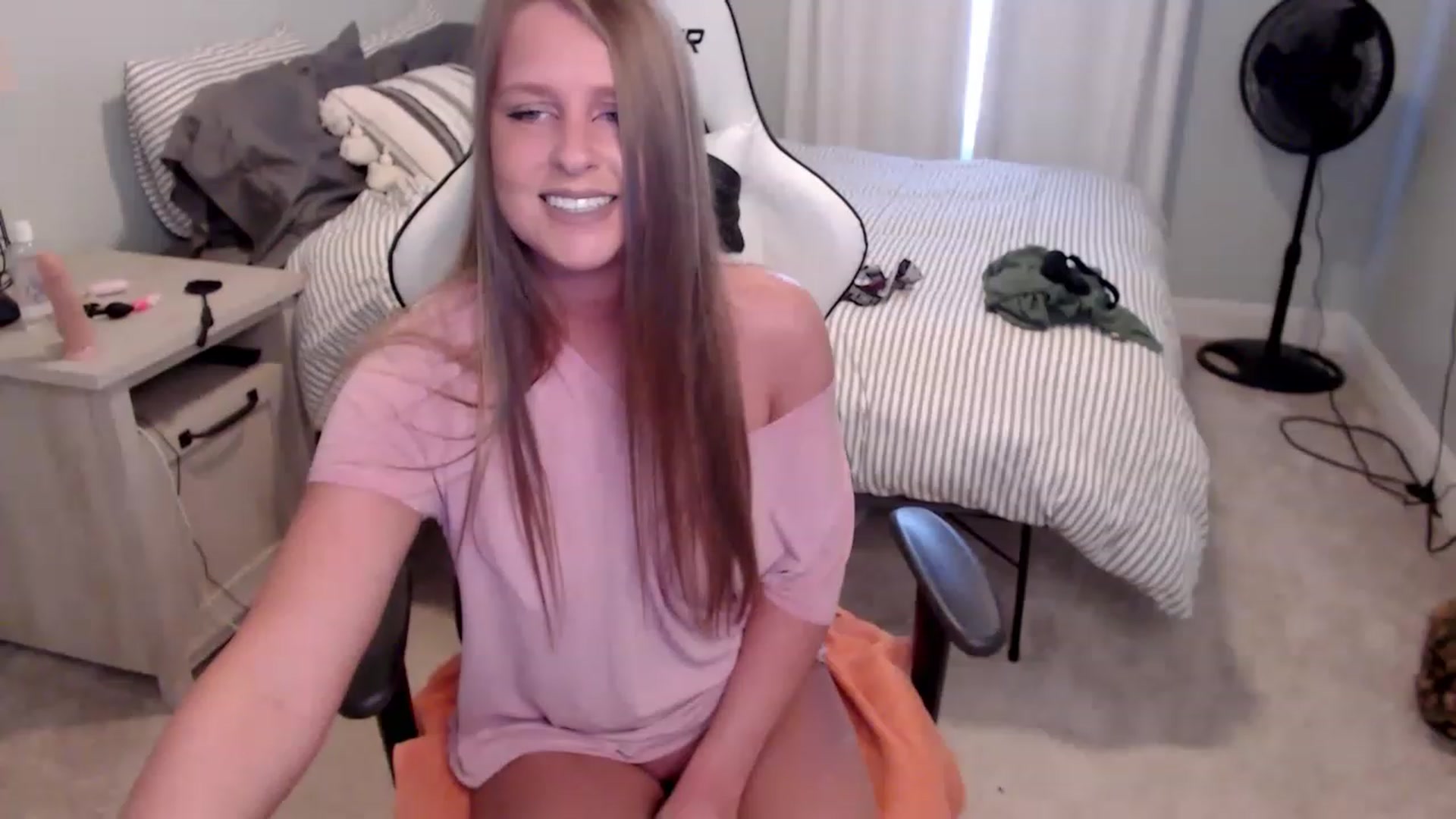 Gallery image thumbnail from HufflepuffHoe's myfreecams stream on, 02/15/2023, 17:52 image 10 of 20