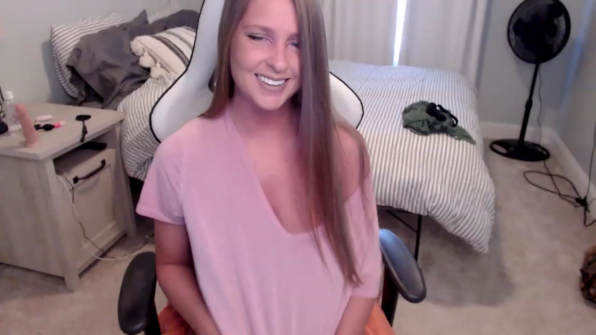 Gallery image thumbnail from HufflepuffHoe's myfreecams stream on, 02/15/2023, 17:52 image 6 of 20