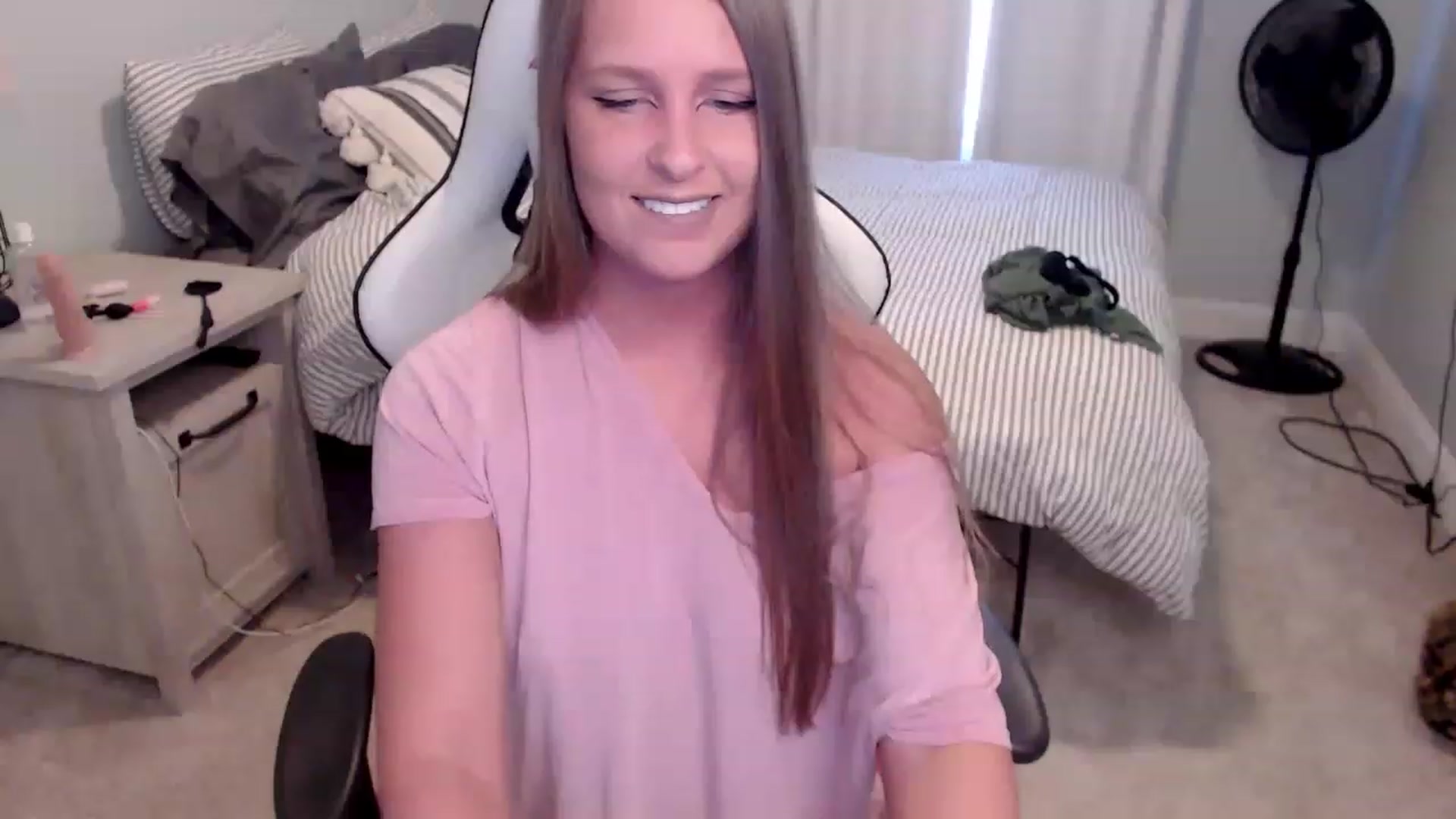 Gallery image thumbnail from HufflepuffHoe's myfreecams stream on, 02/15/2023, 17:52 image 7 of 20