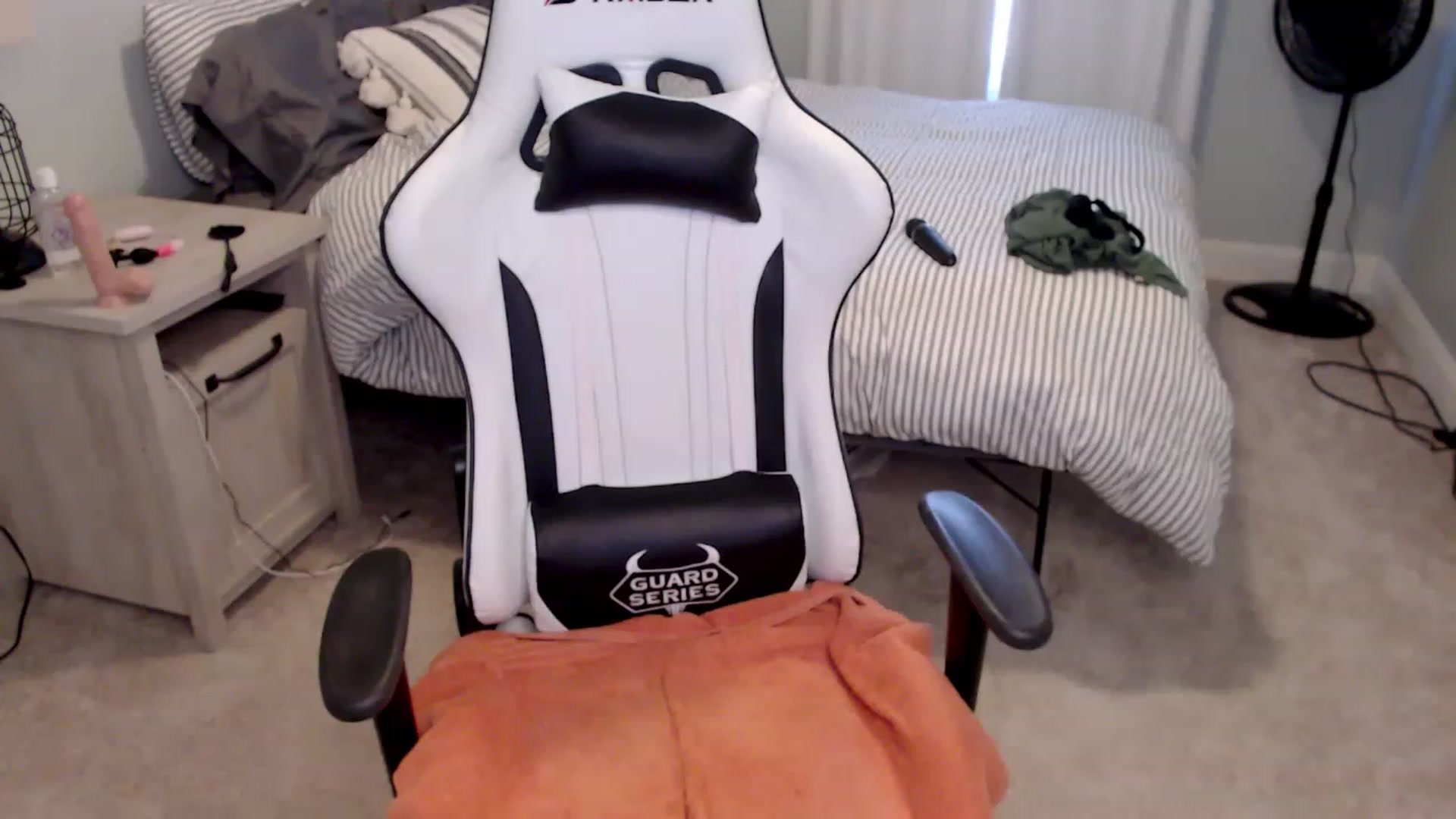 Gallery image thumbnail from HufflepuffHoe's myfreecams stream on, 02/15/2023, 18:58 image 11 of 20