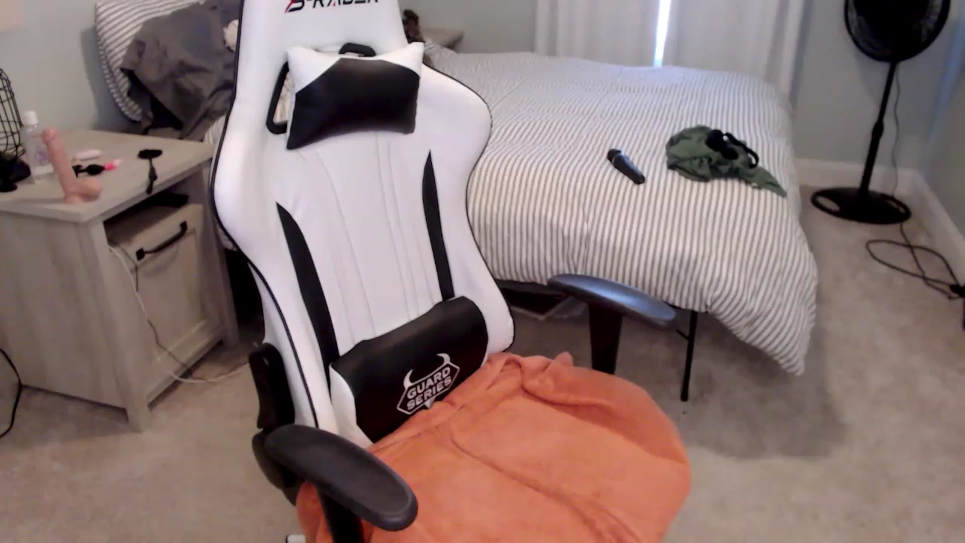 Gallery image thumbnail from HufflepuffHoe's myfreecams stream on, 02/15/2023, 18:58 image 15 of 20