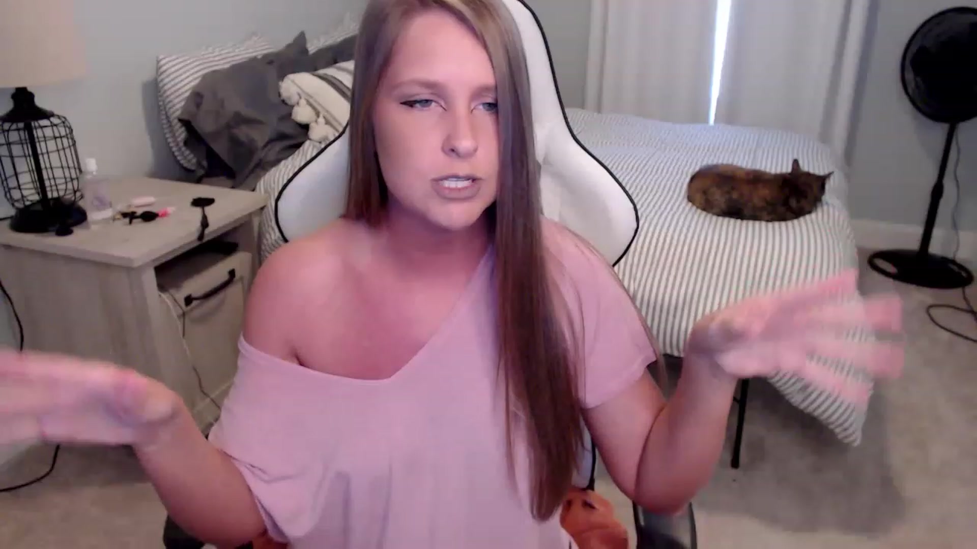 Gallery image thumbnail from HufflepuffHoe's myfreecams stream on, 02/15/2023, 20:00 image 17 of 20