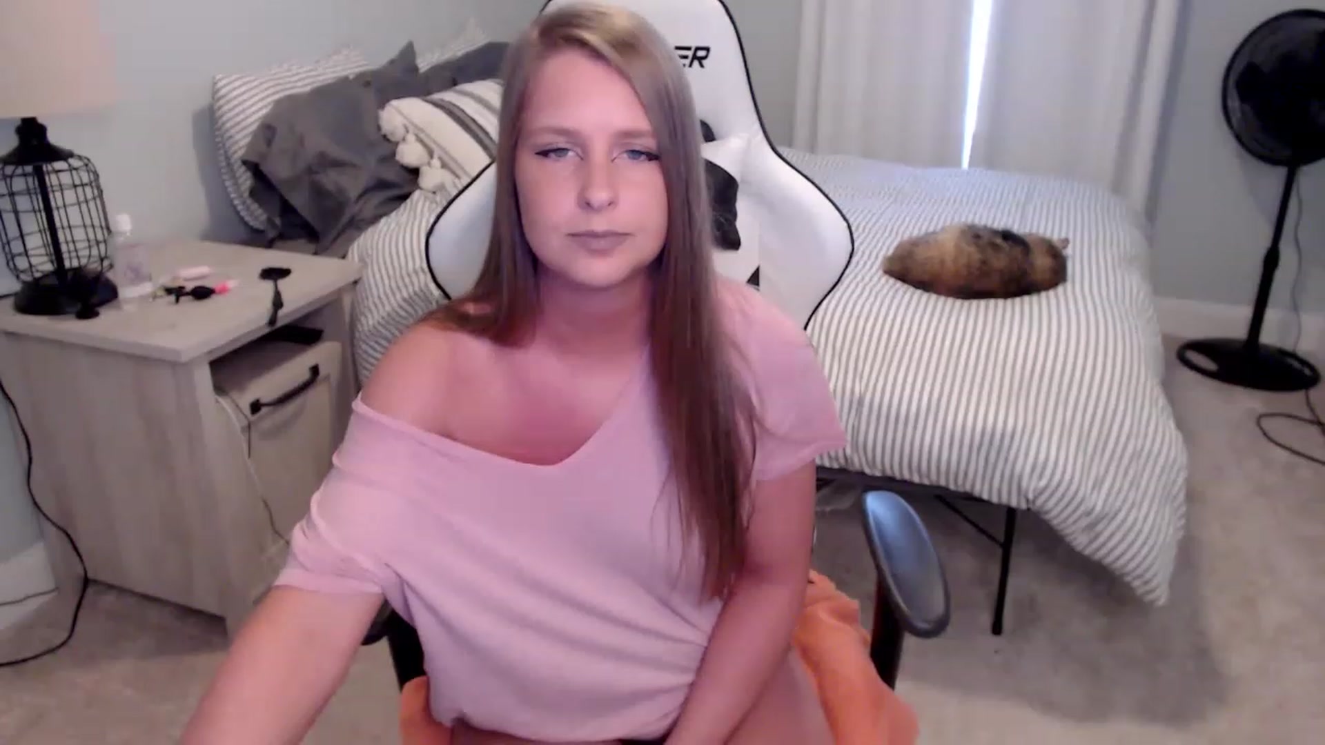 Gallery image thumbnail from HufflepuffHoe's myfreecams stream on, 02/15/2023, 20:00 image 20 of 20