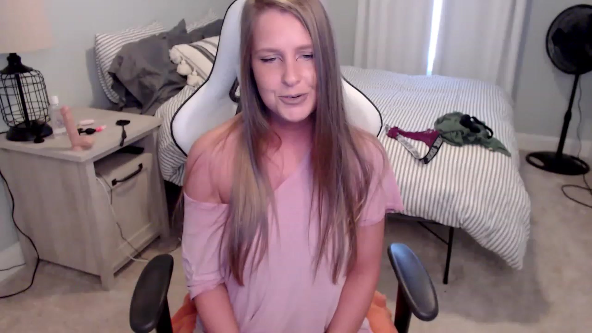 Gallery image thumbnail from HufflepuffHoe's myfreecams stream on, 02/15/2023, 20:00 image 4 of 20