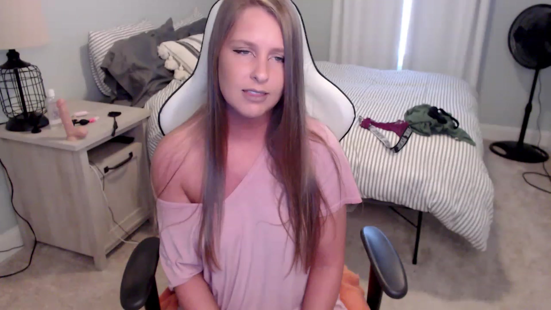Gallery image thumbnail from HufflepuffHoe's myfreecams stream on, 02/15/2023, 20:00 image 5 of 20