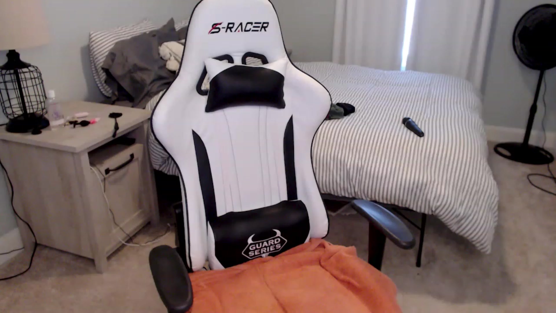 Gallery image thumbnail from HufflepuffHoe's myfreecams stream on, 02/15/2023, 20:00 image 9 of 20