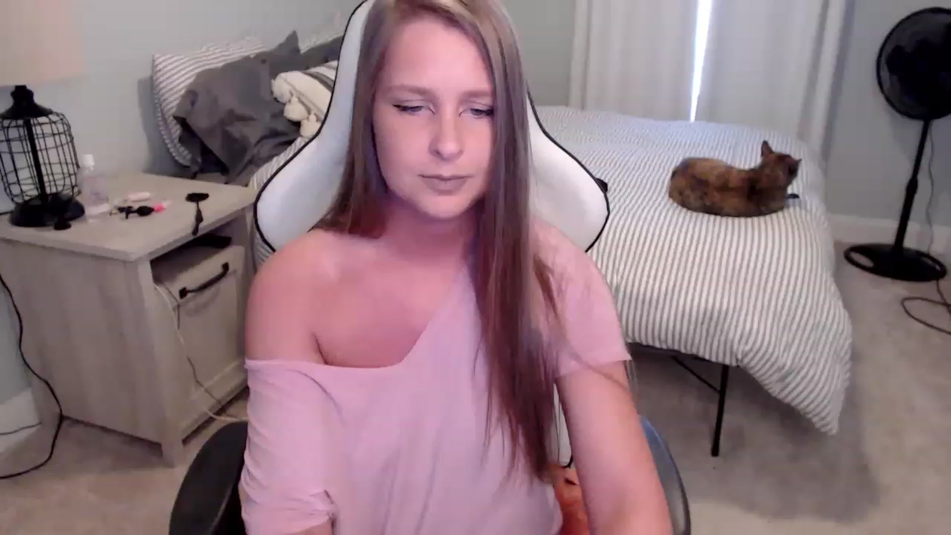 Gallery image thumbnail from HufflepuffHoe's myfreecams stream on, 02/15/2023, 20:00 image 18 of 20