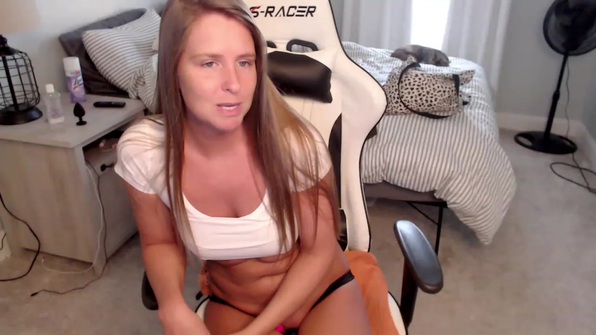 Gallery image thumbnail from HufflepuffHoe's myfreecams stream on, 03/06/2023, 22:07 image 13 of 20