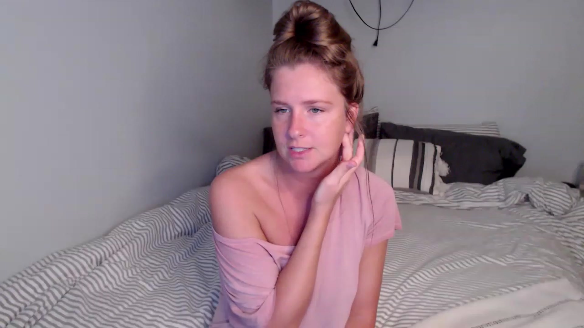Gallery image thumbnail from HufflepuffHoe's myfreecams stream on, 03/09/2023, 17:41 image 15 of 20