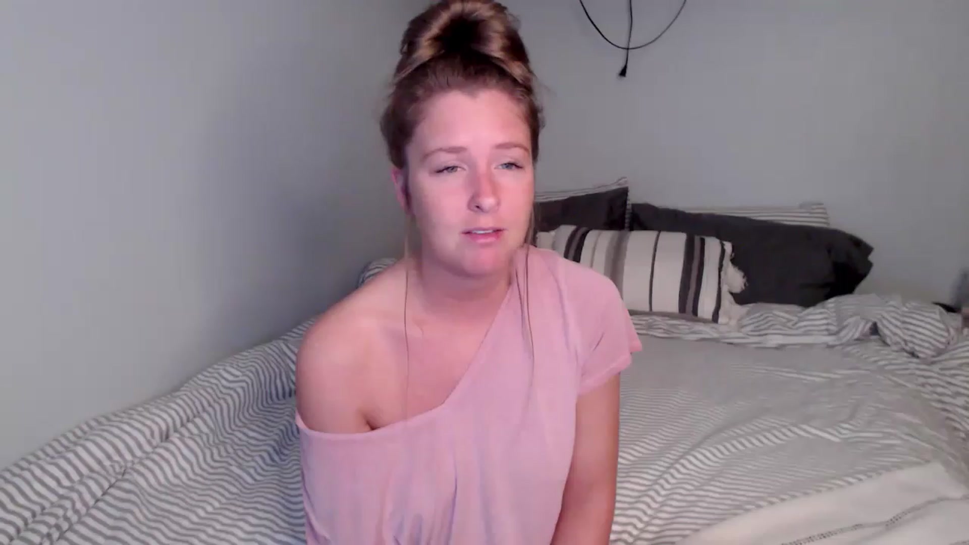 Gallery image thumbnail from HufflepuffHoe's myfreecams stream on, 03/09/2023, 17:41 image 13 of 20