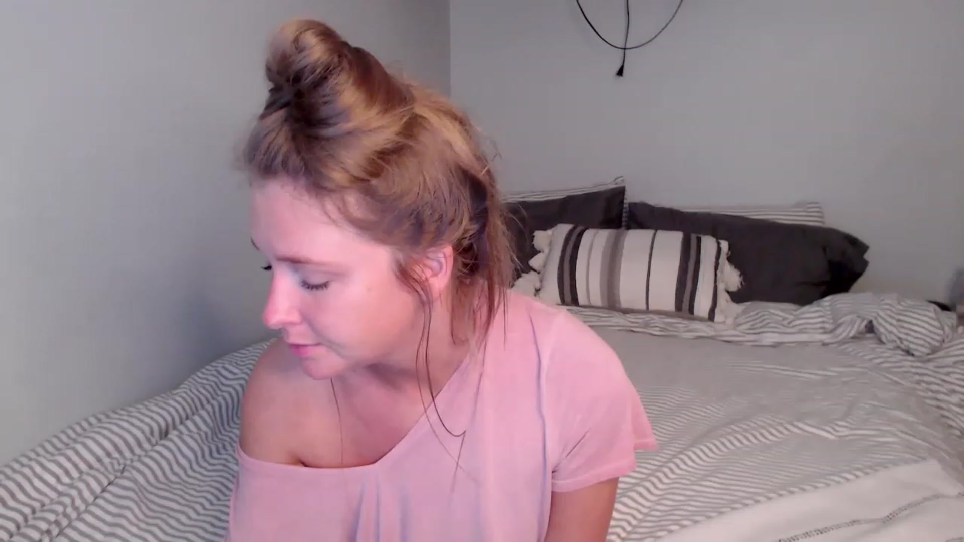 Gallery image thumbnail from HufflepuffHoe's myfreecams stream on, 03/09/2023, 17:41 image 11 of 20