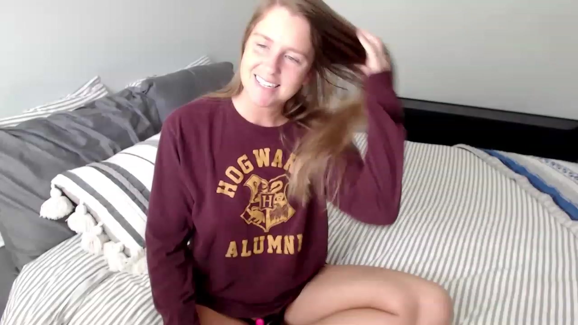 Gallery image thumbnail from HufflepuffHoe's myfreecams stream on, 03/21/2023, 17:05 image 15 of 20