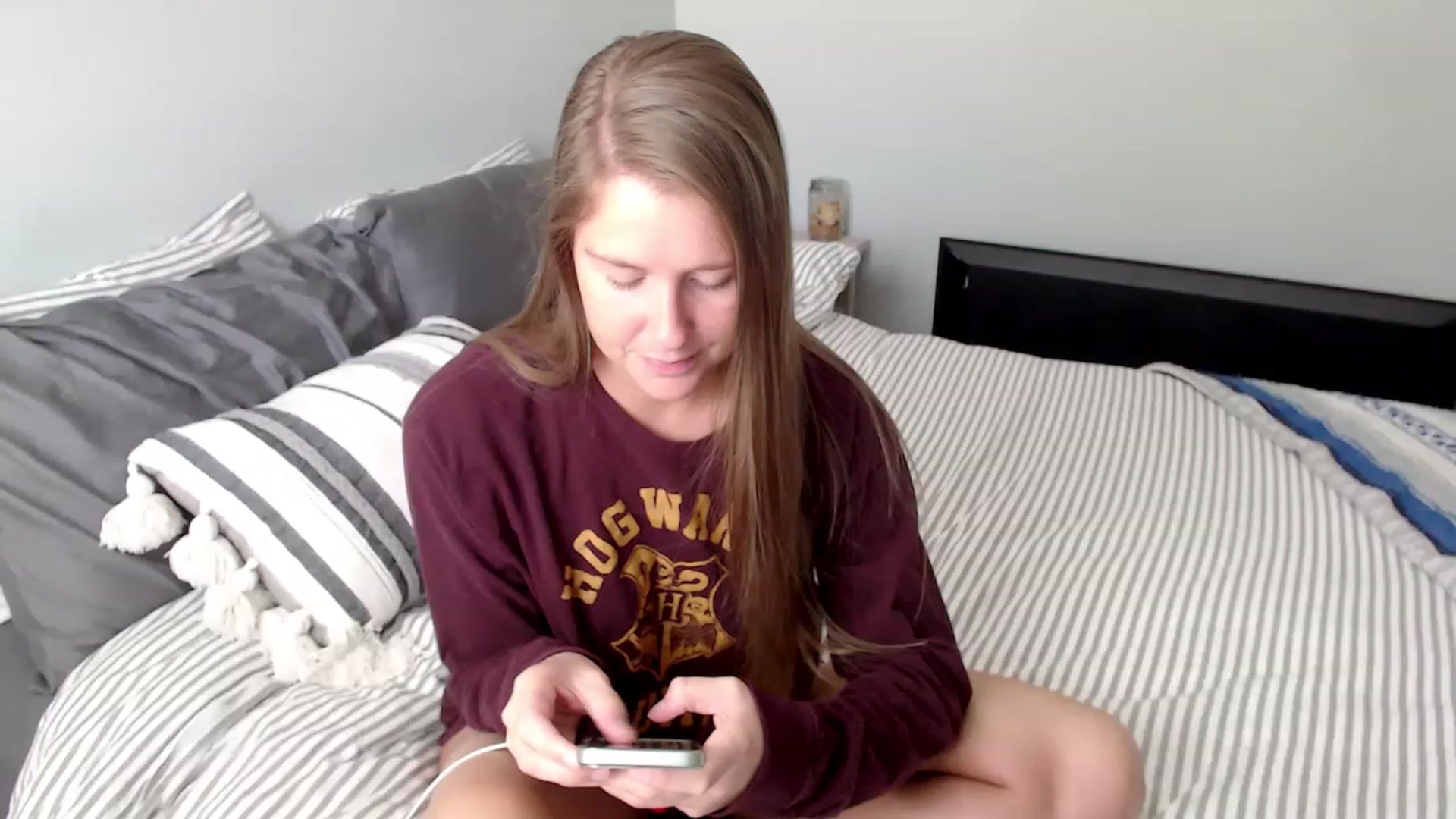 Gallery image thumbnail from HufflepuffHoe's myfreecams stream on, 03/21/2023, 17:05 image 17 of 20