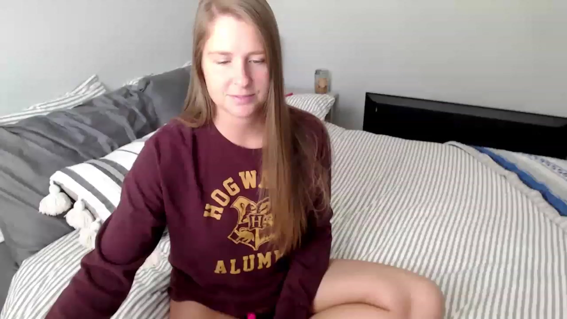 Gallery image thumbnail from HufflepuffHoe's myfreecams stream on, 03/21/2023, 17:05 image 16 of 20