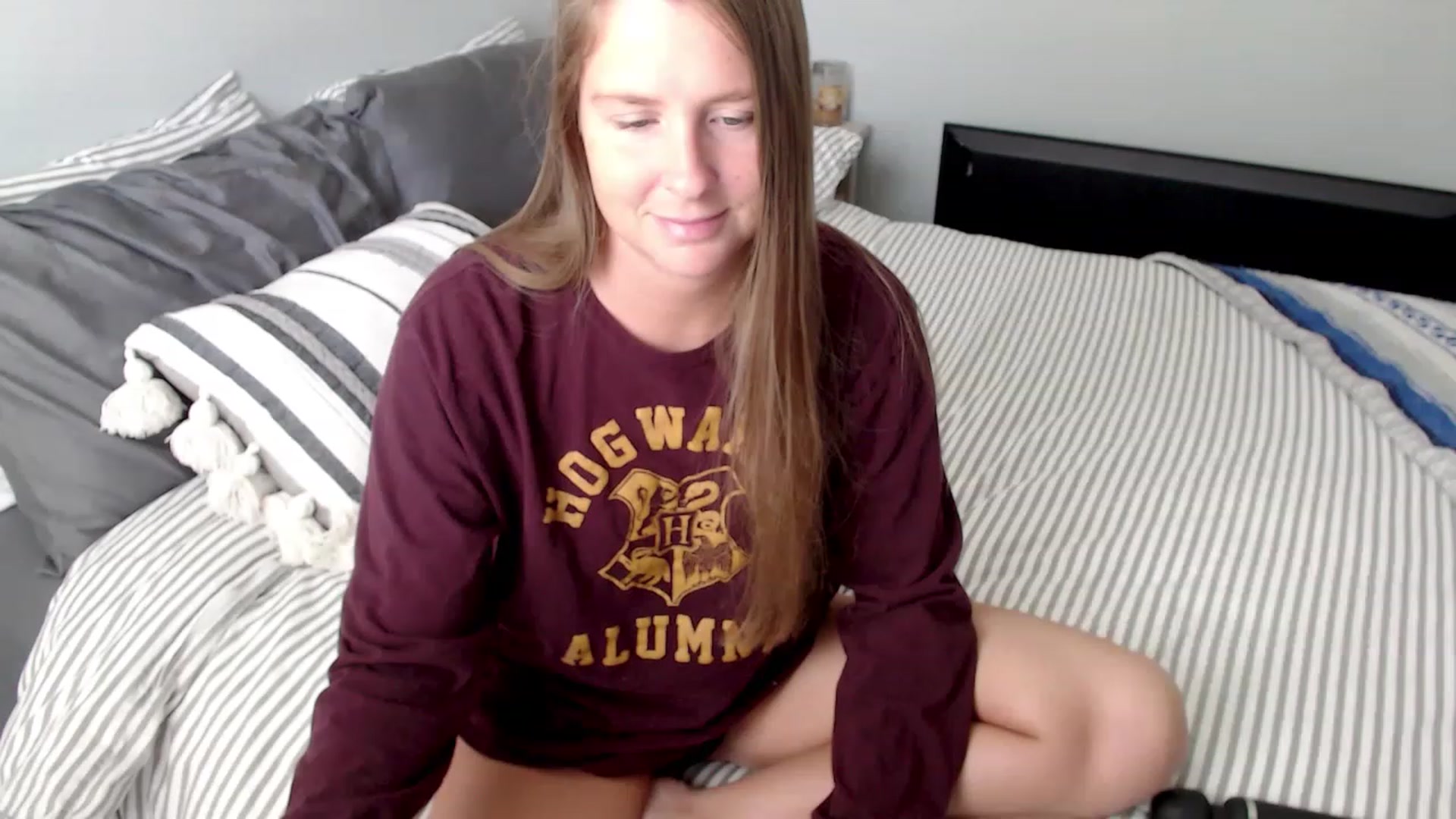 Gallery image thumbnail from HufflepuffHoe's myfreecams stream on, 03/21/2023, 17:05 image 18 of 20