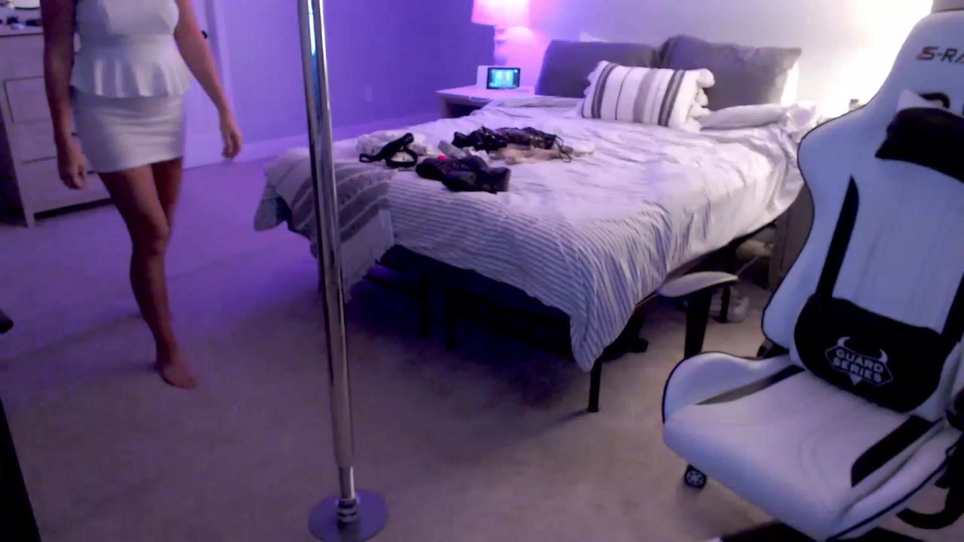 Gallery image thumbnail from HufflepuffHoe's myfreecams stream on, 03/26/2023, 01:52 image 3 of 20