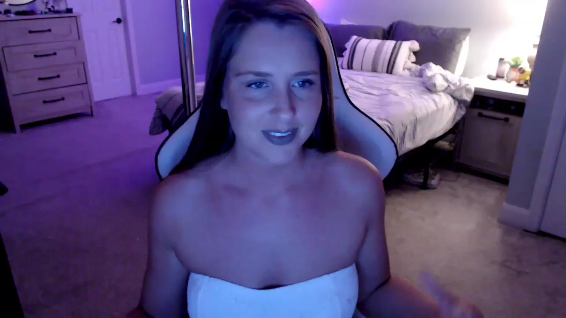 Gallery image thumbnail from HufflepuffHoe's myfreecams stream on, 03/26/2023, 01:52 image 4 of 20