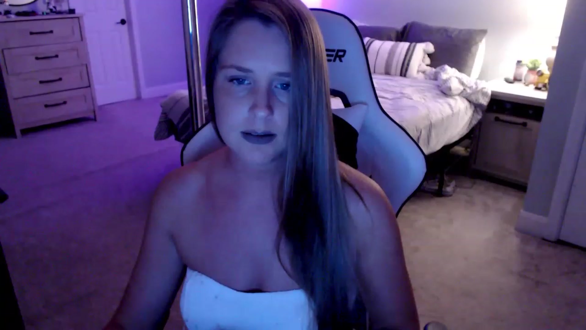 Gallery image thumbnail from HufflepuffHoe's myfreecams stream on, 03/26/2023, 01:52 image 5 of 20