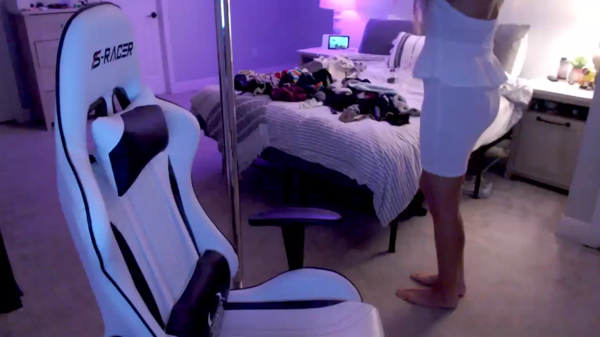 Gallery image thumbnail from HufflepuffHoe's myfreecams stream on, 03/26/2023, 01:52 image 20 of 20