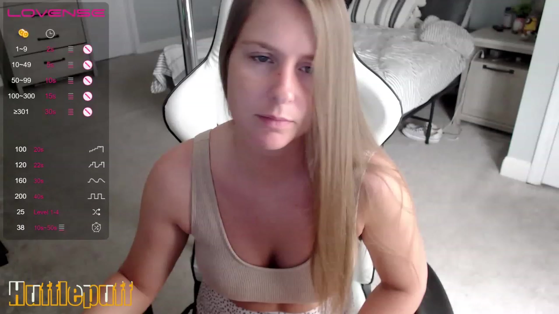 Gallery image thumbnail from HufflepuffHoe's myfreecams stream on, 03/26/2023, 19:33 image 1 of 20