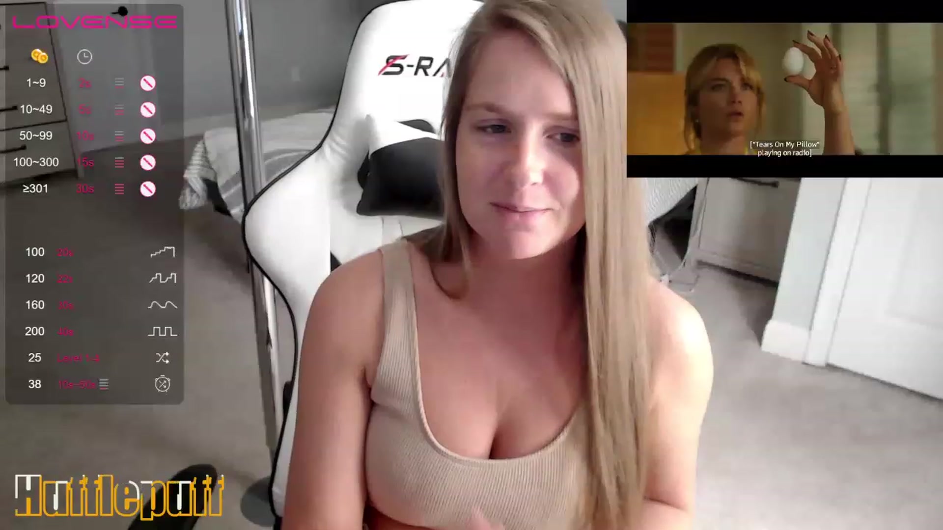 Gallery image thumbnail from HufflepuffHoe's myfreecams stream on, 03/26/2023, 19:33 image 7 of 20