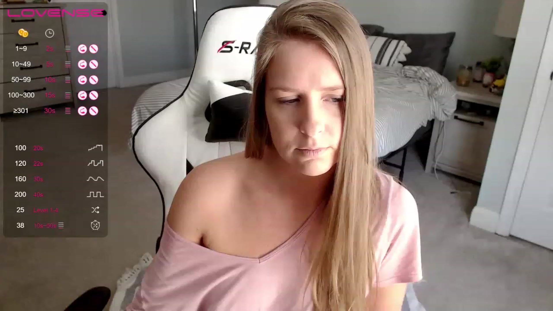 Gallery image thumbnail from HufflepuffHoe's myfreecams stream on, 03/30/2023, 17:27 image 6 of 20