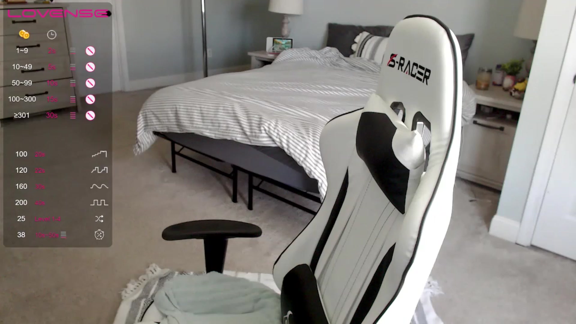 Gallery image thumbnail from HufflepuffHoe's myfreecams stream on, 03/30/2023, 17:27 image 2 of 20