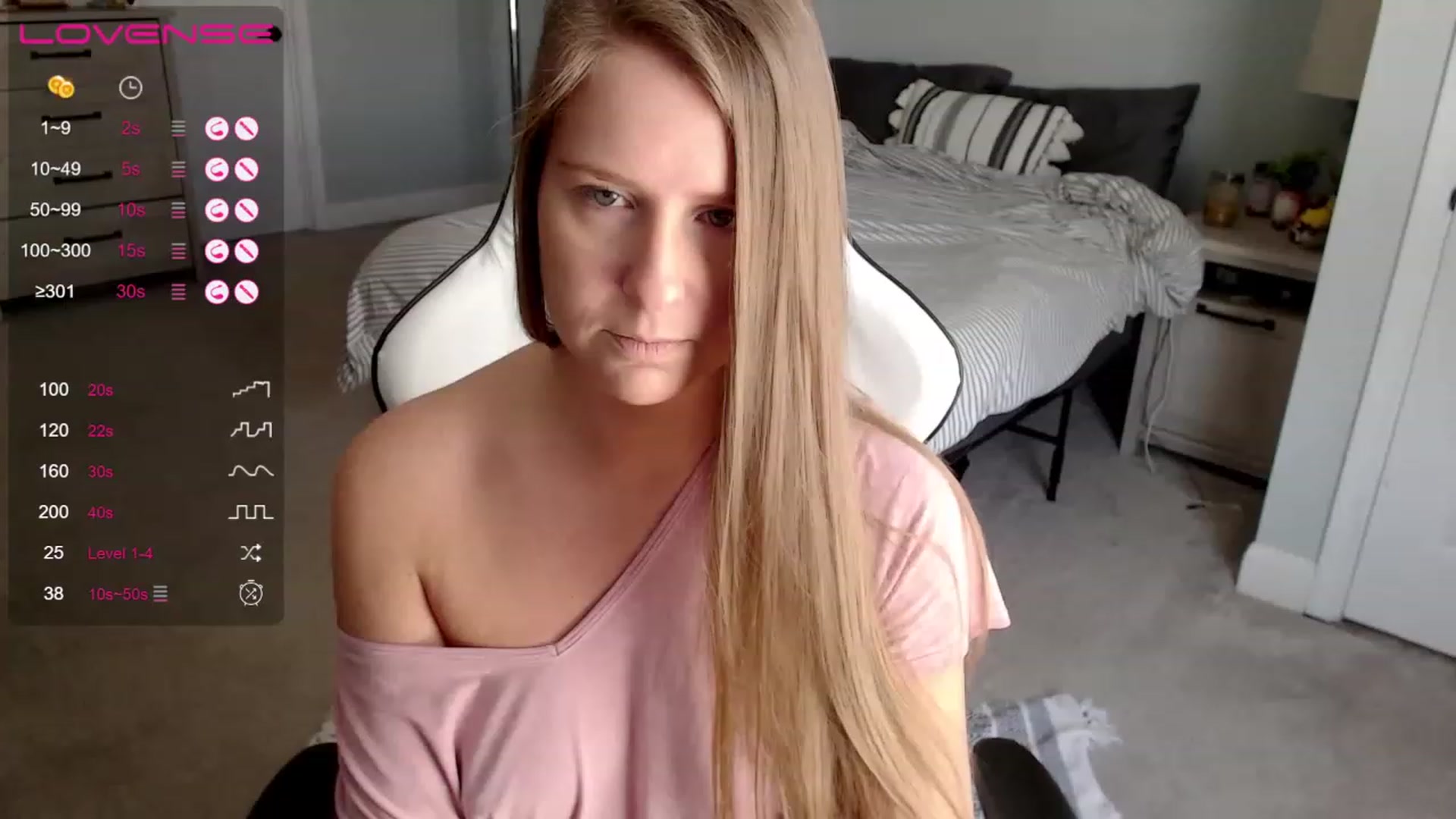 Gallery image thumbnail from HufflepuffHoe's myfreecams stream on, 03/30/2023, 17:27 image 4 of 20