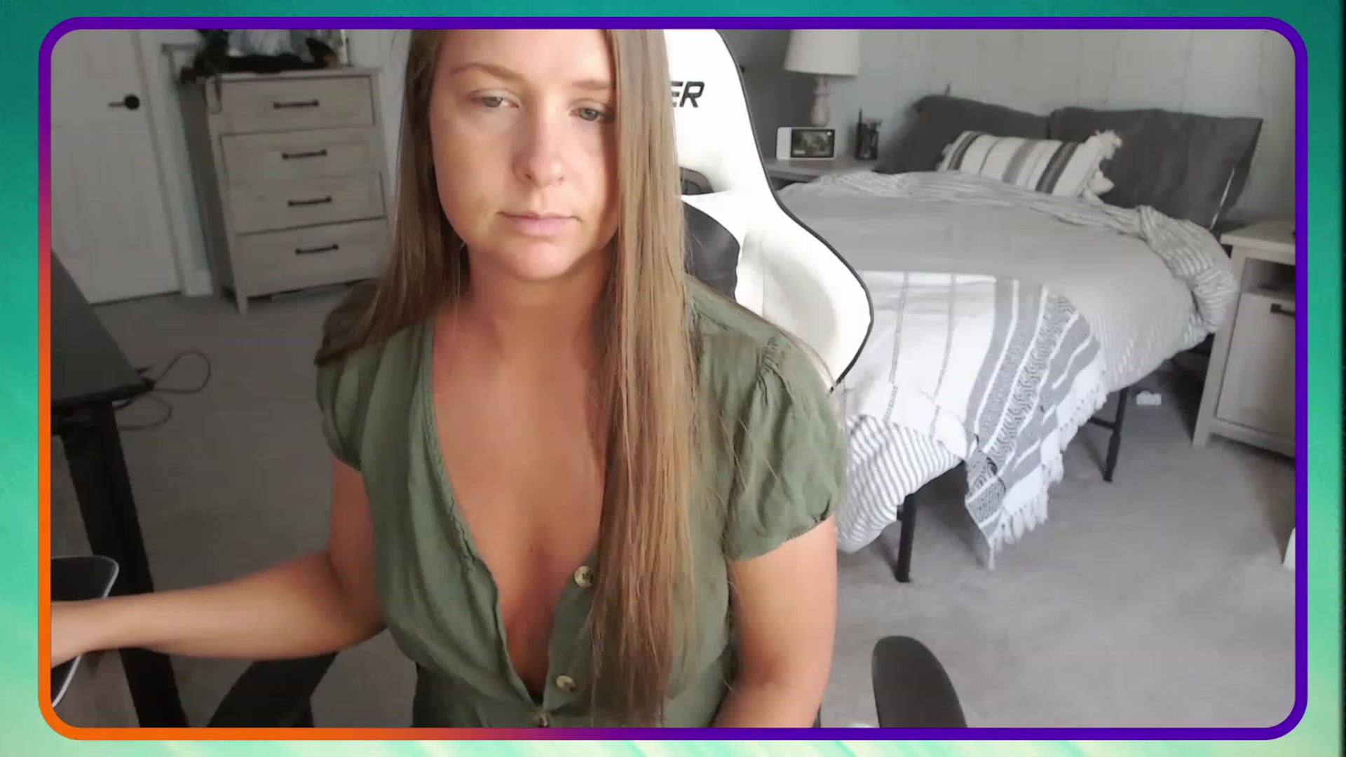 Gallery image thumbnail from HufflepuffHoe's myfreecams stream on, 04/23/2023, 17:45 image 19 of 20