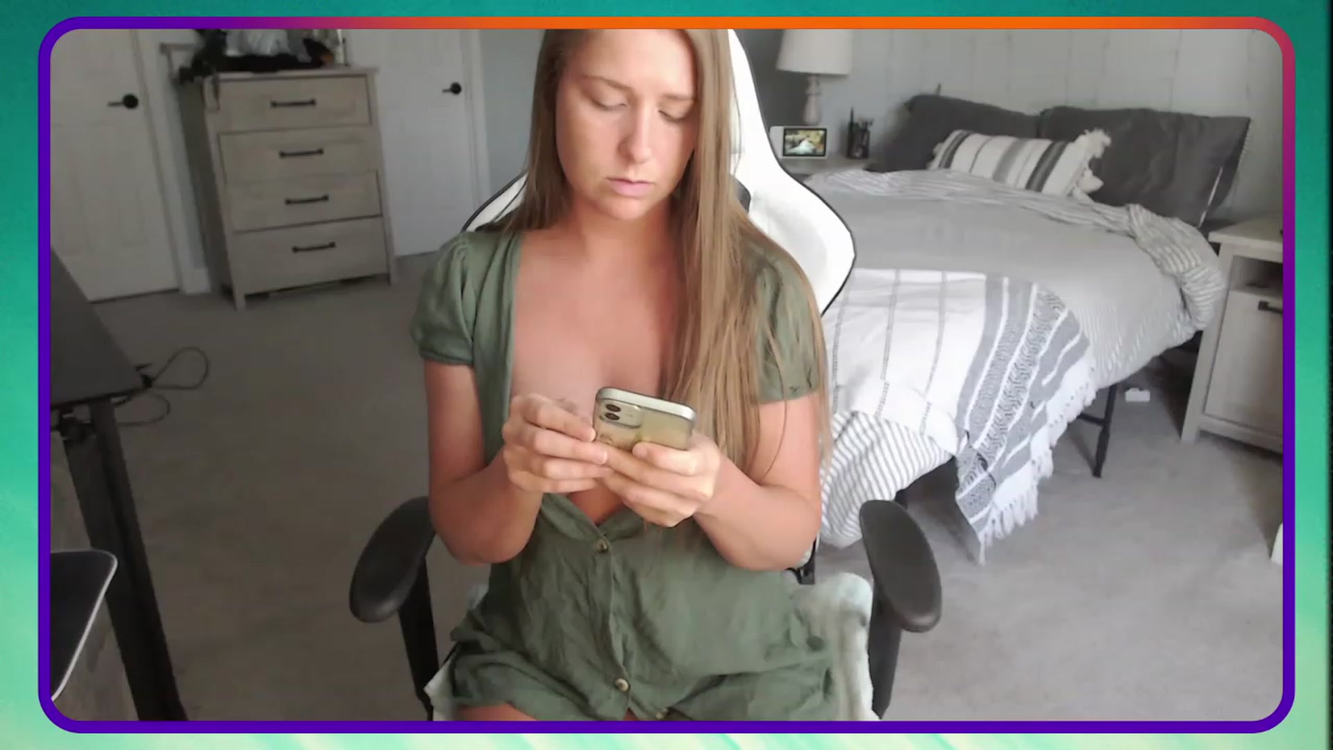 Gallery image thumbnail from HufflepuffHoe's myfreecams stream on, 04/23/2023, 17:45 image 13 of 20