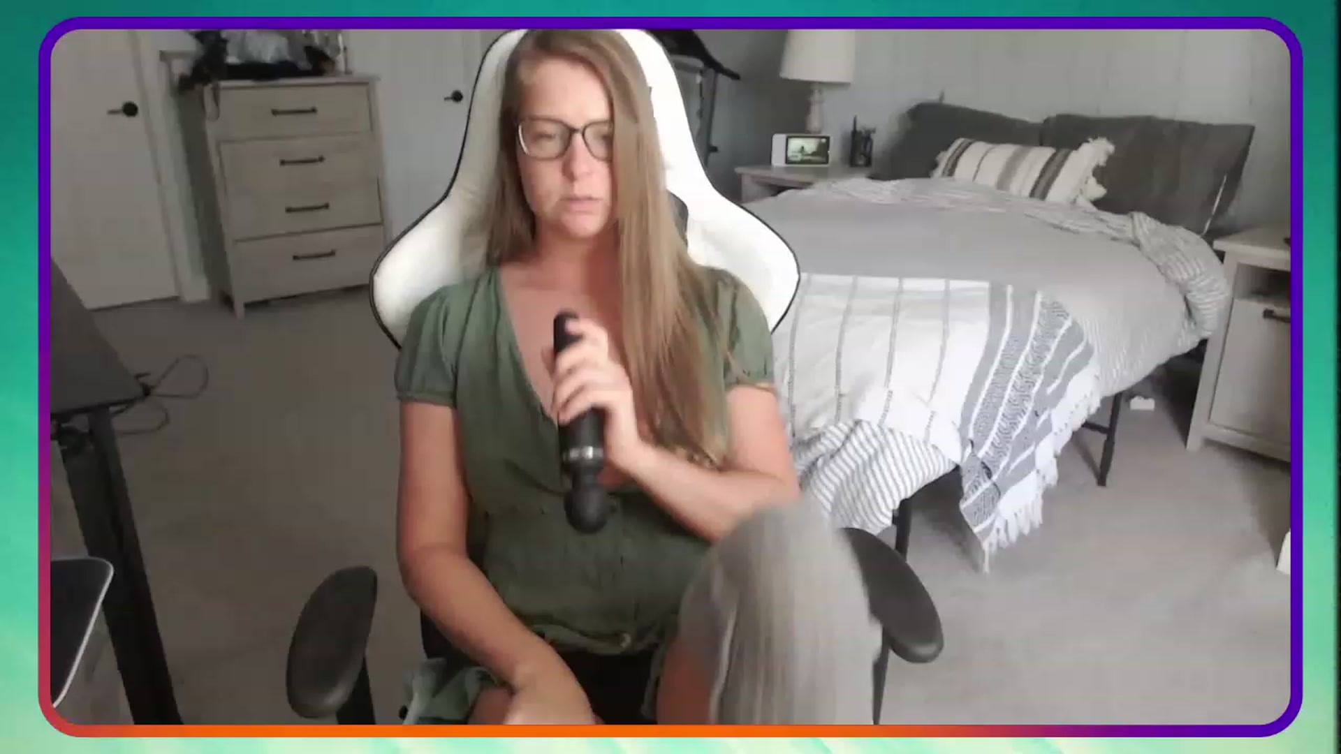 Gallery image thumbnail from HufflepuffHoe's myfreecams stream on, 04/23/2023, 17:45 image 2 of 20