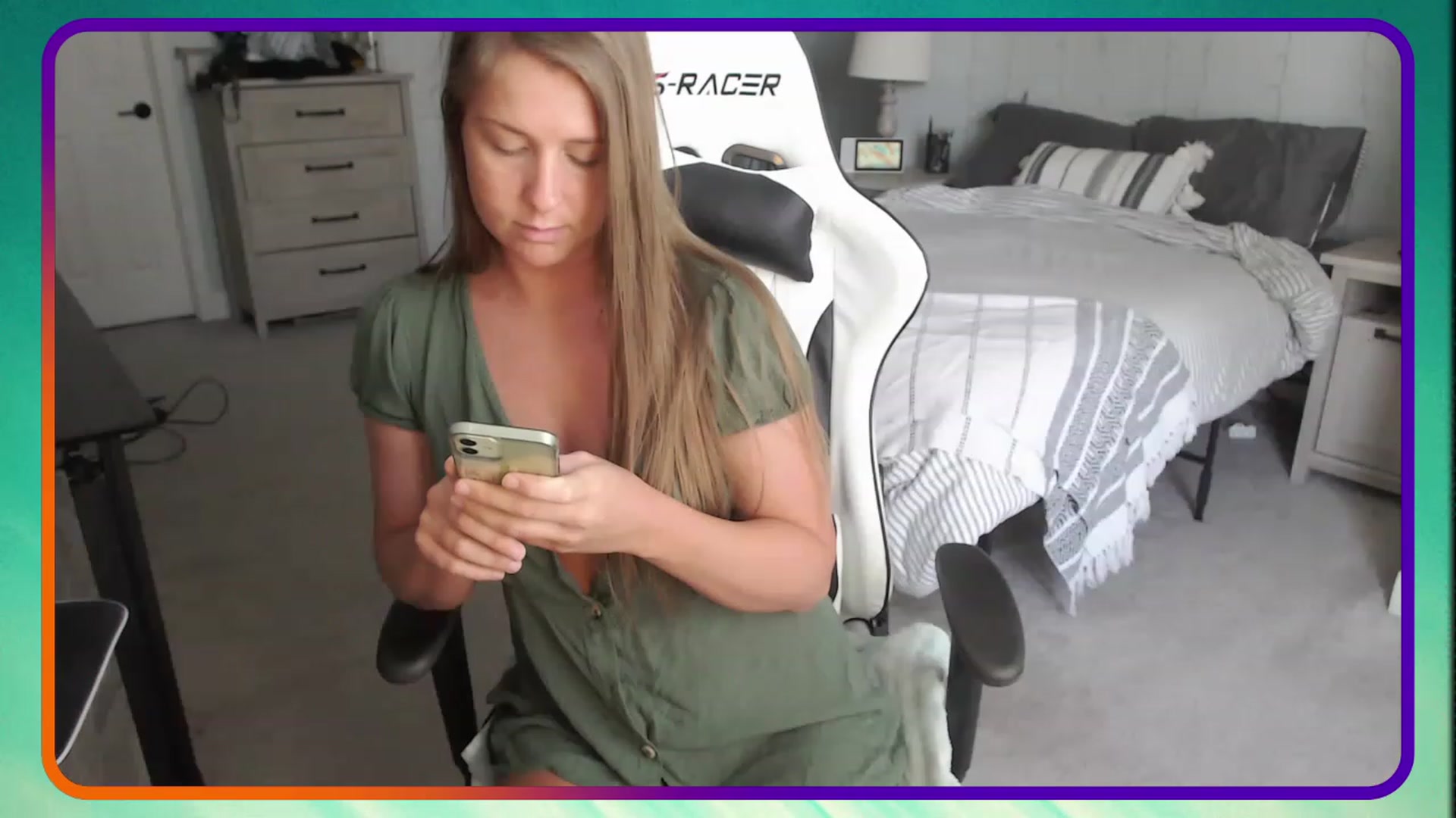 Gallery image thumbnail from HufflepuffHoe's myfreecams stream on, 04/23/2023, 17:45 image 14 of 20