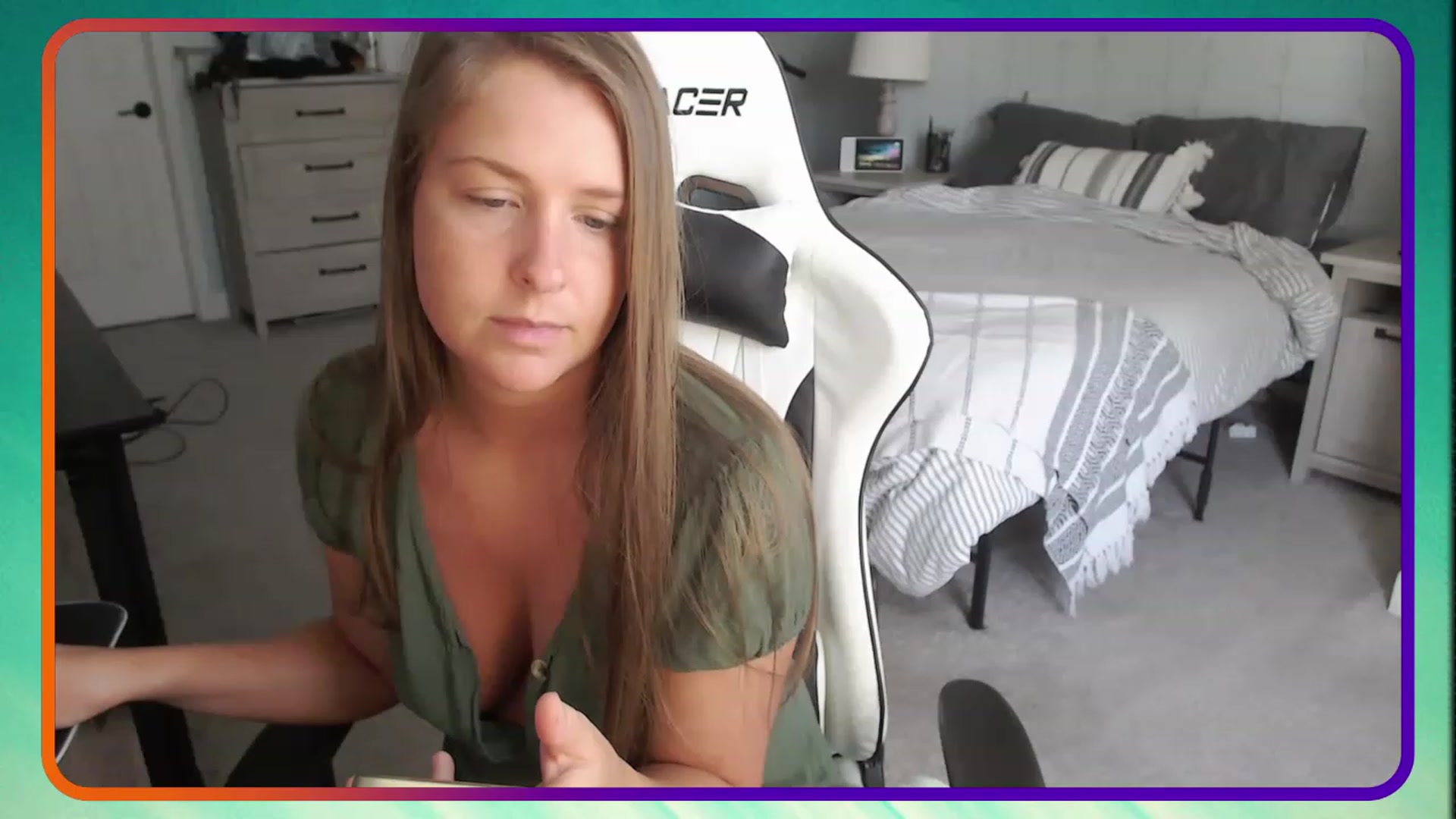 Gallery image thumbnail from HufflepuffHoe's myfreecams stream on, 04/23/2023, 18:59 image 1 of 20