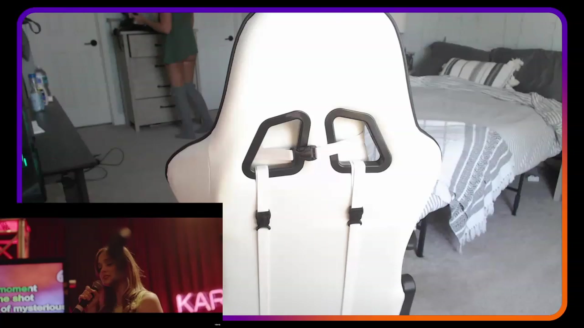 Gallery image thumbnail from HufflepuffHoe's myfreecams stream on, 04/23/2023, 18:59 image 7 of 20