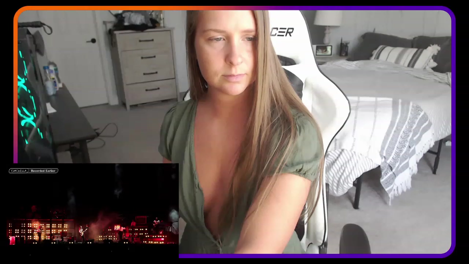 Gallery image thumbnail from HufflepuffHoe's myfreecams stream on, 04/23/2023, 18:59 image 12 of 20
