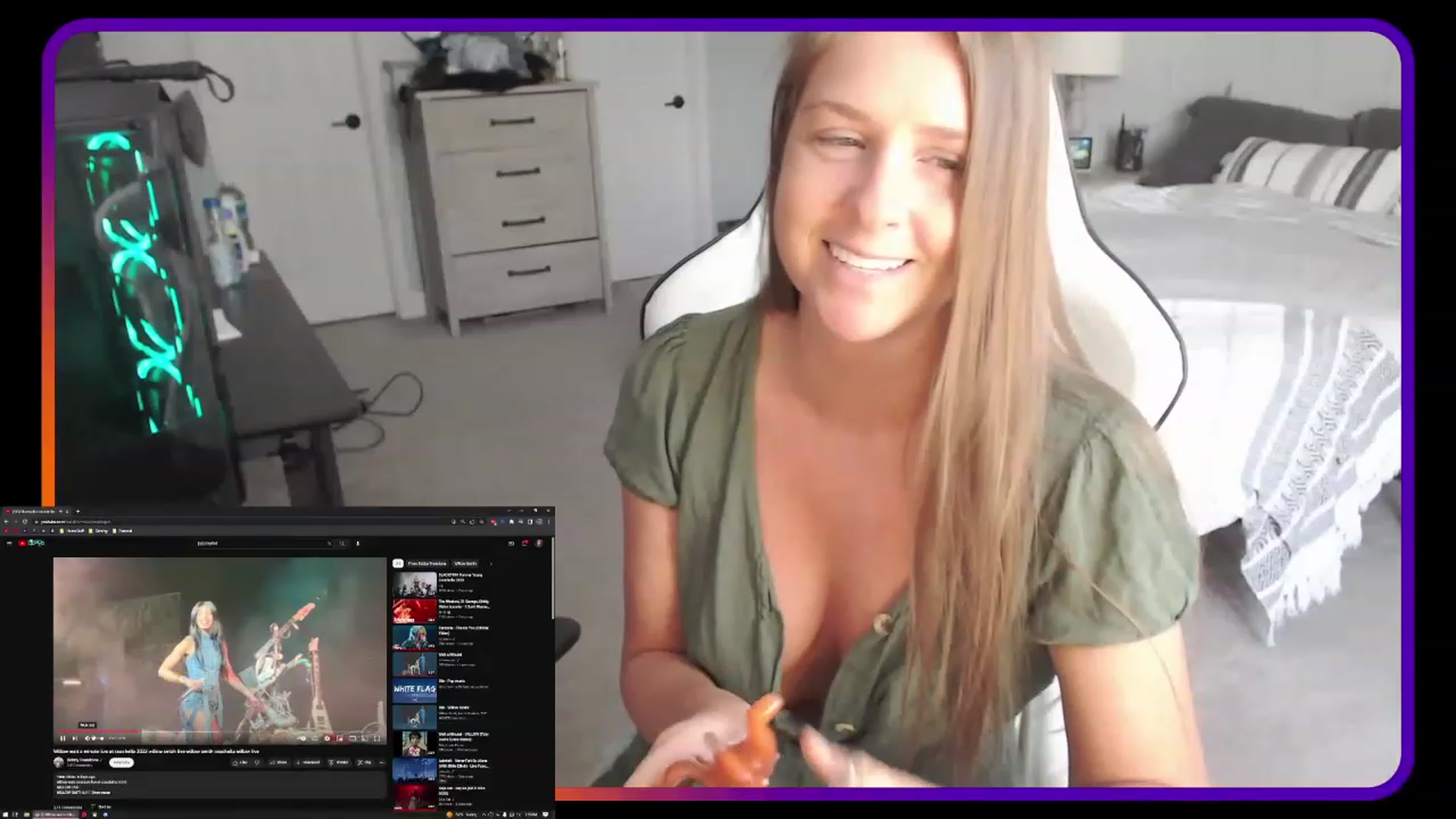 Gallery image thumbnail from HufflepuffHoe's myfreecams stream on, 04/23/2023, 18:59 image 9 of 20