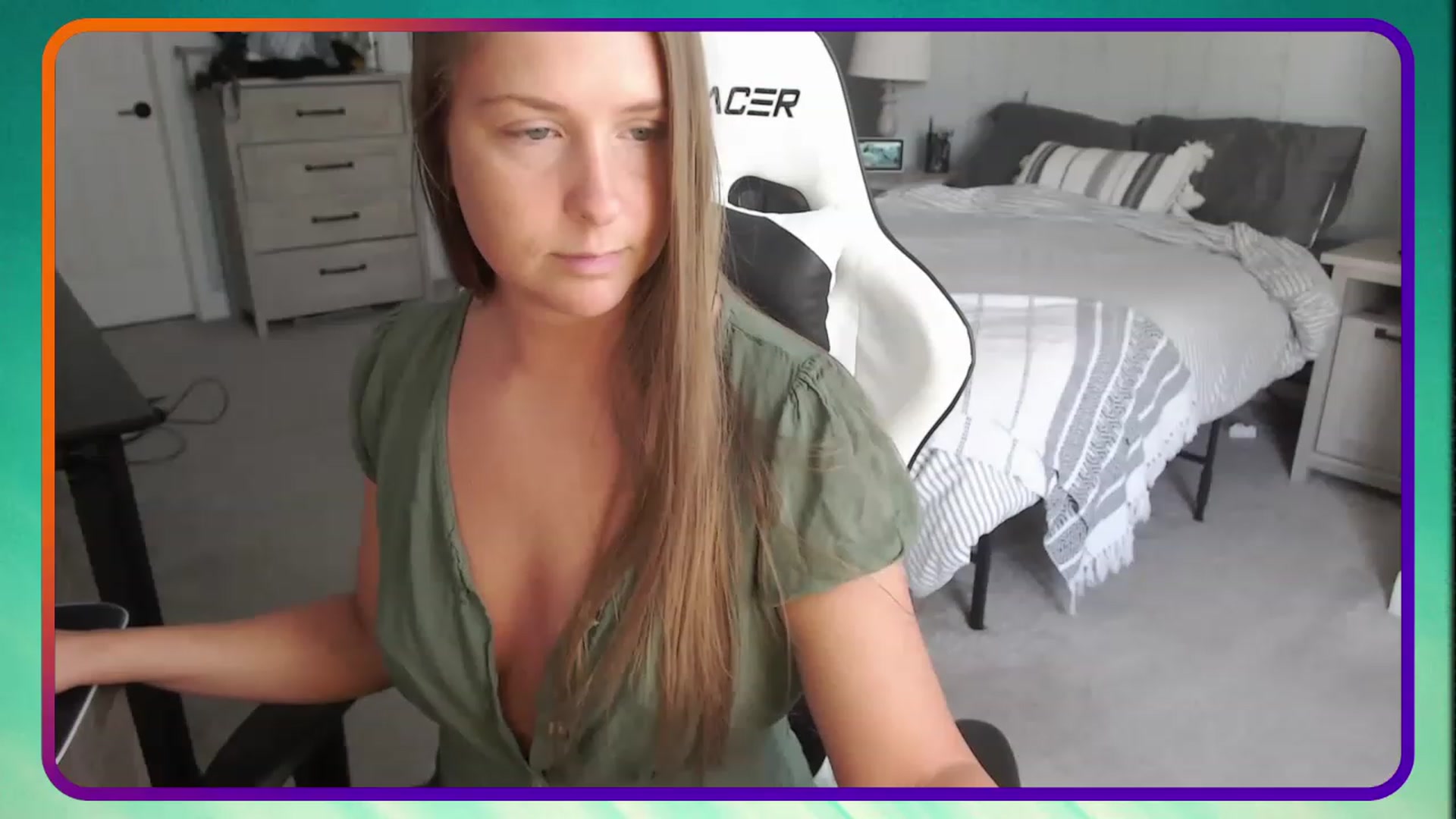 Gallery image thumbnail from HufflepuffHoe's myfreecams stream on, 04/23/2023, 18:59 image 2 of 20
