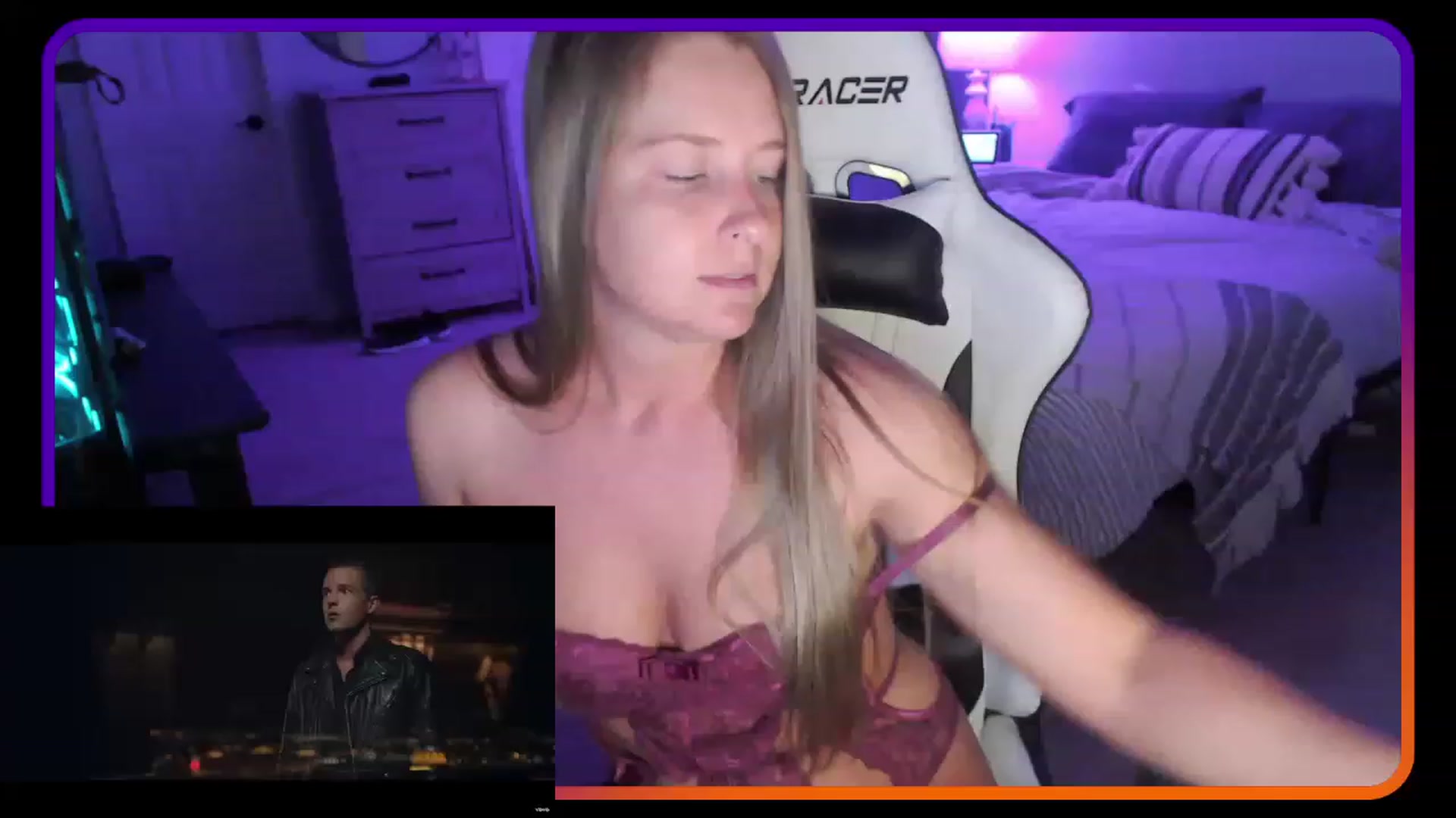 Gallery image thumbnail from HufflepuffHoe's myfreecams stream on, 04/24/2023, 01:30 image 1 of 20