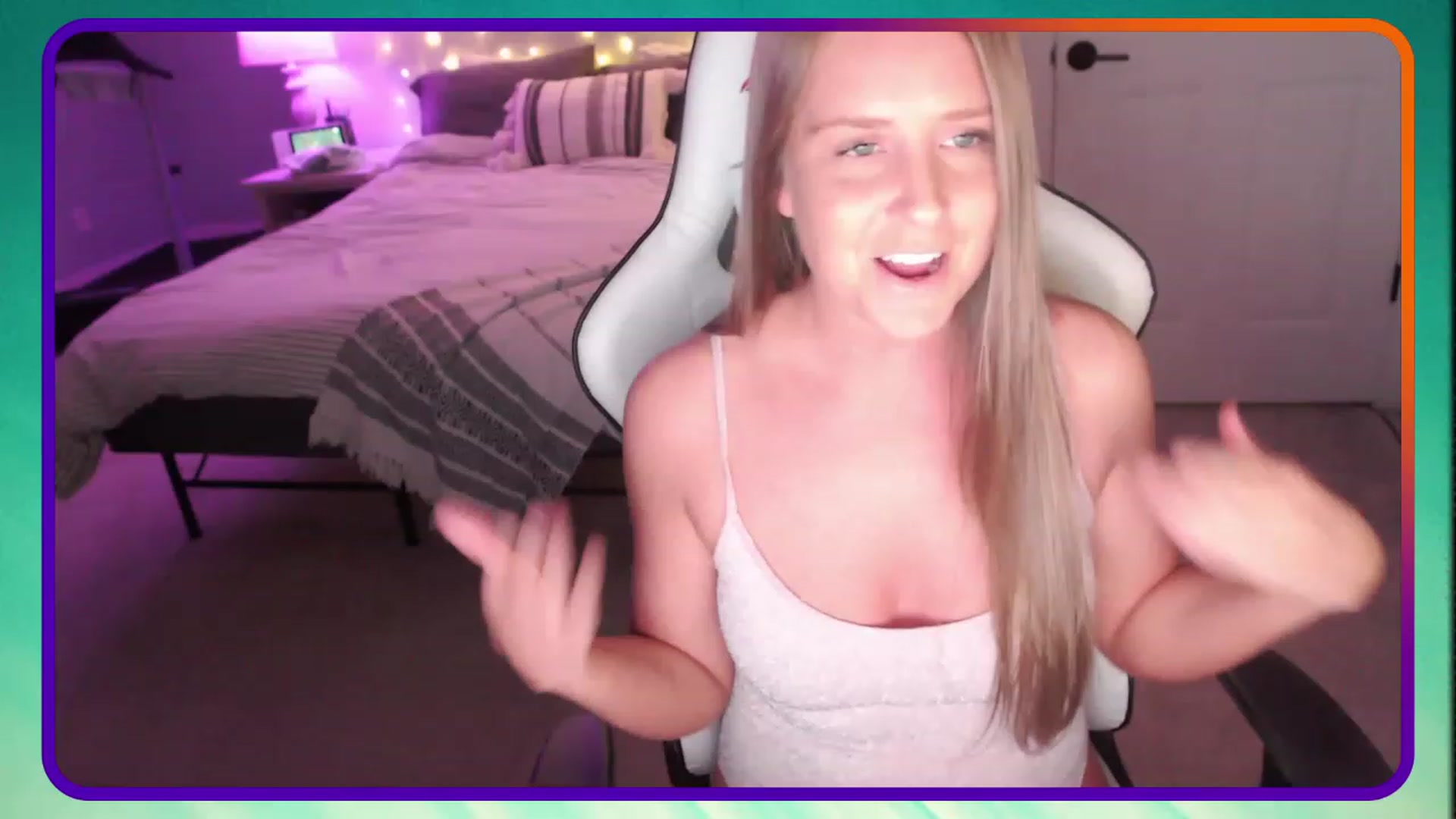 Gallery image thumbnail from HufflepuffHoe's myfreecams stream on, 04/25/2023, 02:26 image 8 of 20