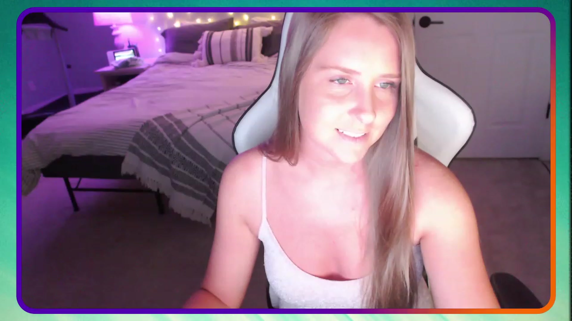 Gallery image thumbnail from HufflepuffHoe's myfreecams stream on, 04/25/2023, 02:26 image 2 of 20