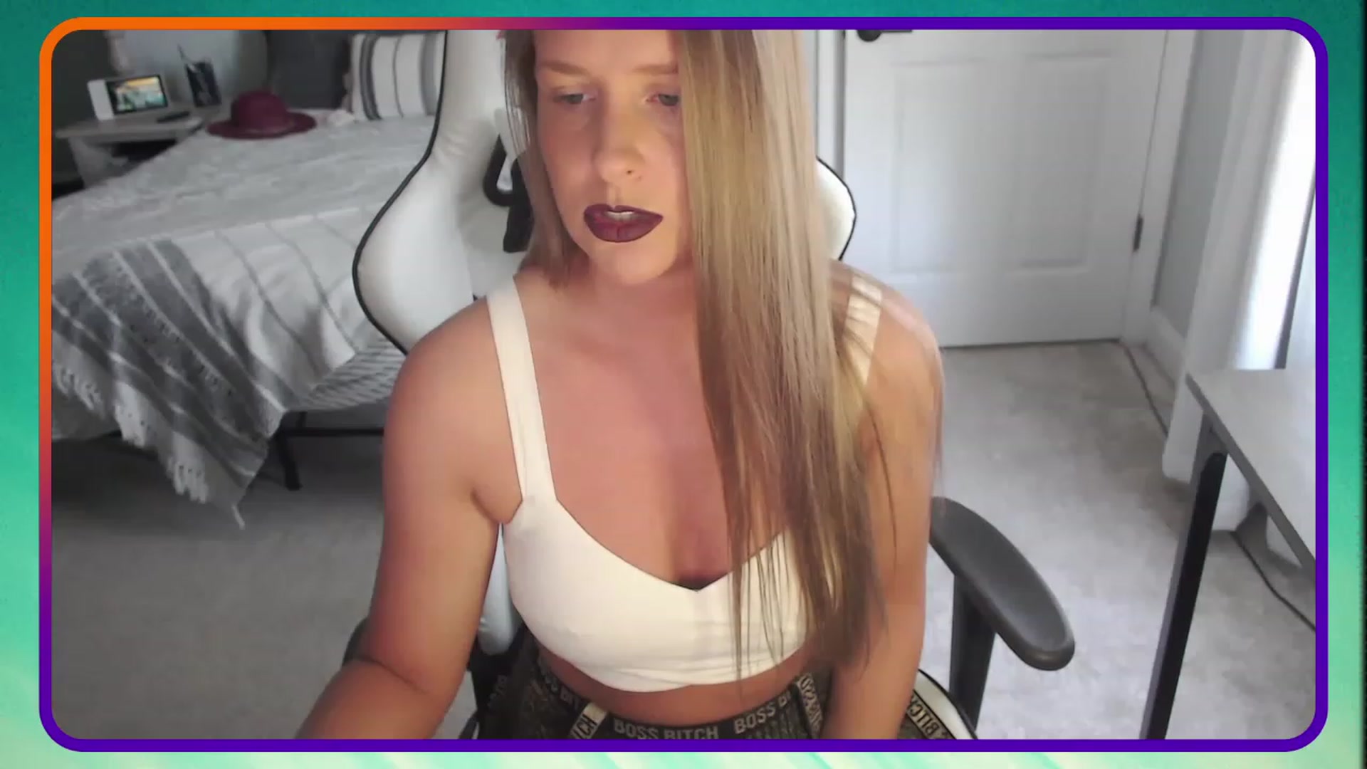 Gallery image thumbnail from HufflepuffHoe's myfreecams stream on, 05/02/2023, 19:46 image 2 of 20