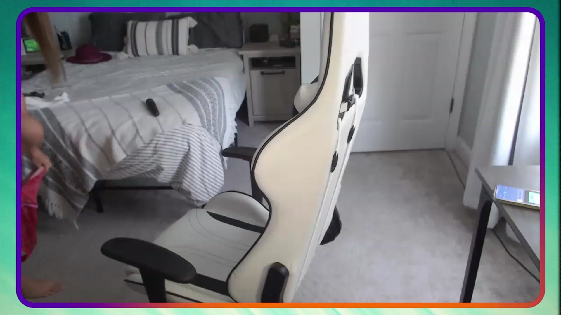 Gallery image thumbnail from HufflepuffHoe's myfreecams stream on, 05/02/2023, 19:46 image 6 of 20